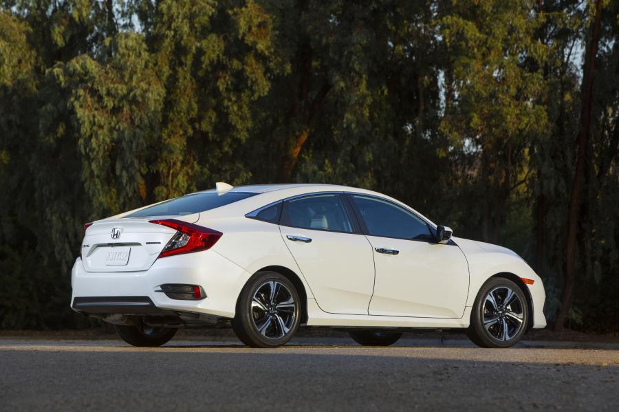  Honda Civic Touring Sedan (FC1) 2015 года  (NA) (фото 11 из 40)